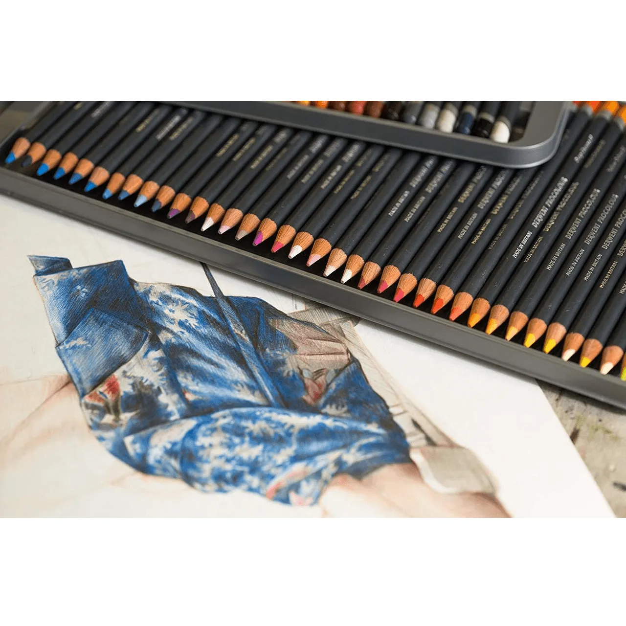 Derwent 72 ProColour Coloured Pencils Tin Set Professional