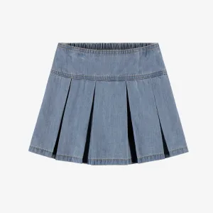Jupe short à plis bleu pâle en denim léger, enfant || Light blue pleated short skirt in lightweight denim, child